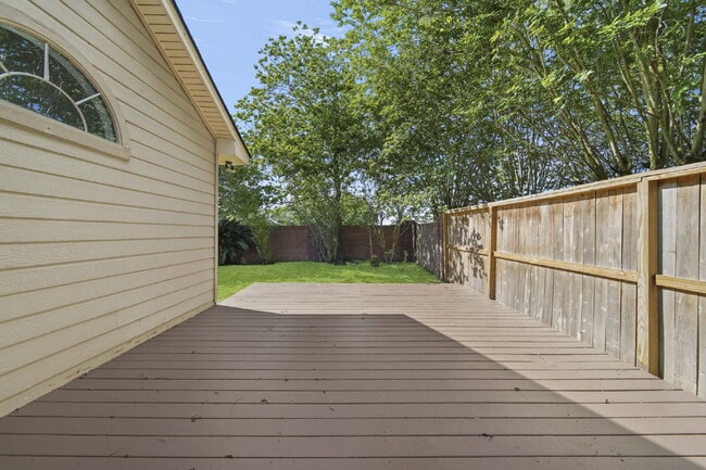 Building Photo - Peaceful Single-Story Home with Updated Flooring & Included Appliances