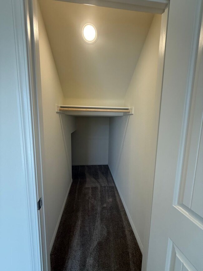 Building Photo - Victorville- New Richmond Home, 3 bedrooms...