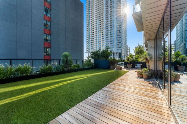 Building Photo - Luxury Condo with Skyline Views