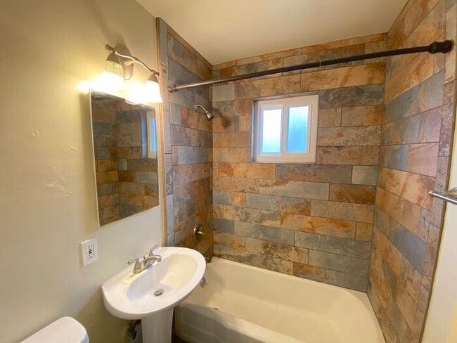 Building Photo - Reno Duplex - 1 Small Pet Friendly, Garage, Dishwasher, Washer/Dryer Inside Unit