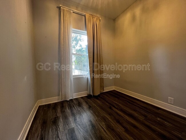 Building Photo - 1455 W Augusta Blvd