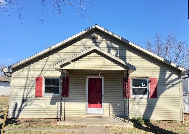 Building Photo - 114 Maplelawn St