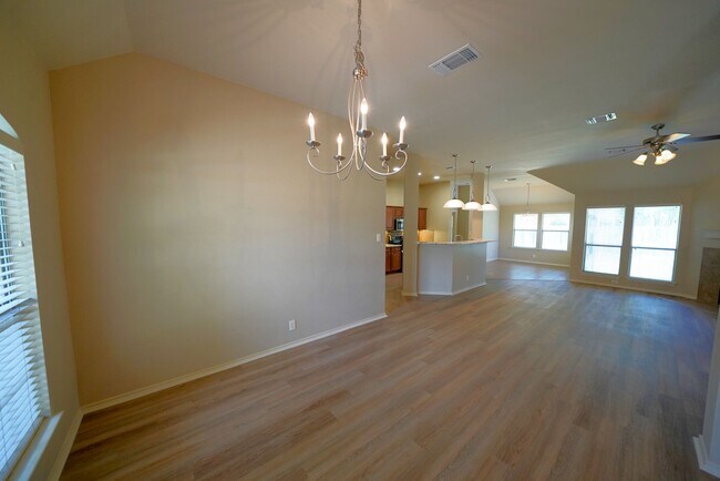 Building Photo - Move-In Ready Property Now Available in Selma, TX! - Realtor Commission: $600