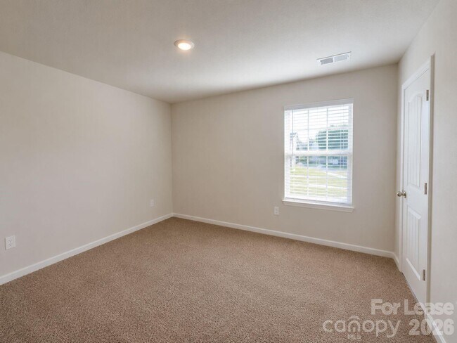Building Photo - 3003 Cres Lk Ln