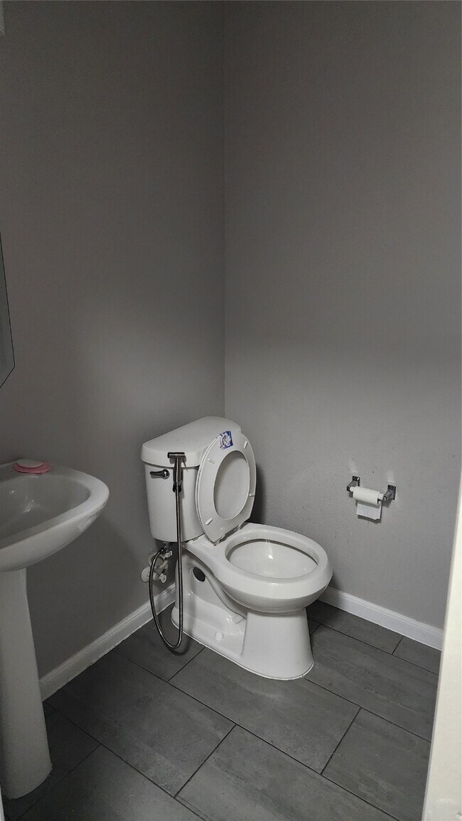 Building Photo - 22207 Greengate Dr