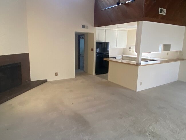 Building Photo - 826 Bard St