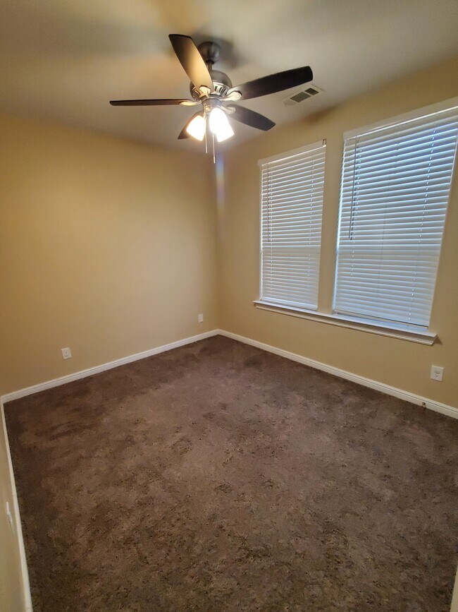 Building Photo - 103 Shadow Mountain Dr