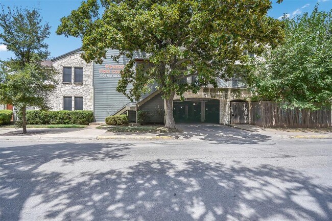 Building Photo - 2529 Rio Grande St
