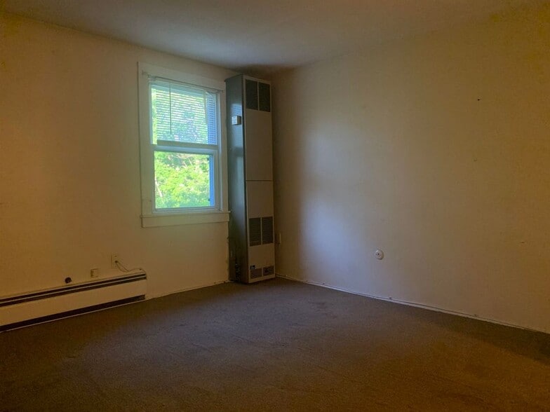 Building Photo - 354A Main, 8