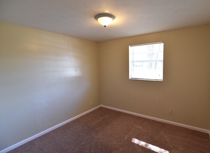 Building Photo - 7047 Sonora Dr N