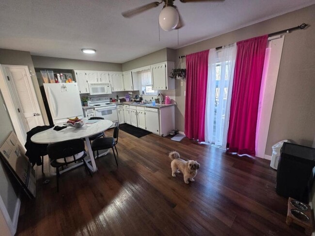 Building Photo - 205 Concord Cir