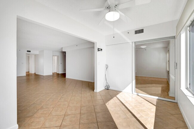 Building Photo - 14096 Huntington Pointe Dr