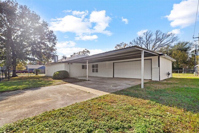 Building Photo - 10027 Valley Sun Dr