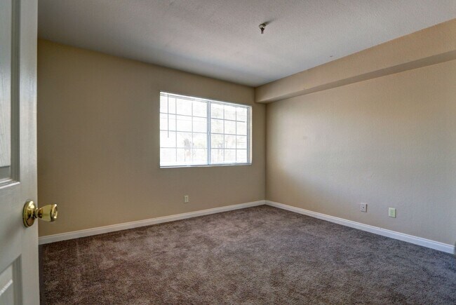 Building Photo - 2750 S Durango Dr