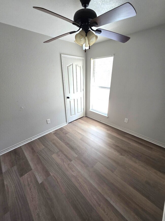 Building Photo - 6534 Westwood Village Dr