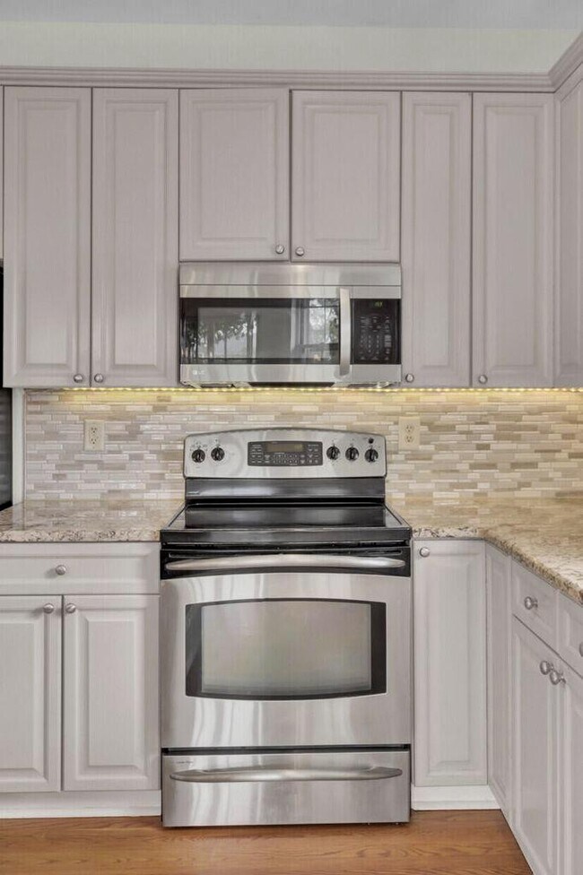 Building Photo - 1428 Bloomingdale Ln