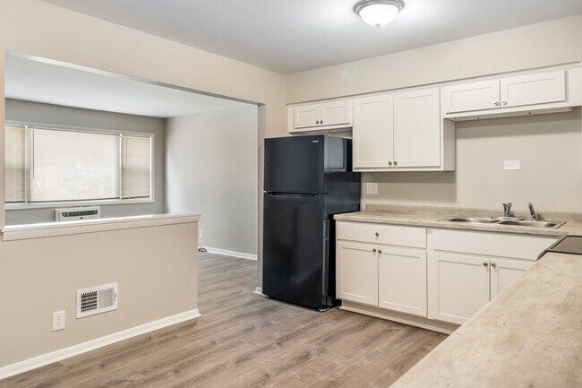 Building Photo - 4222 S 51st St