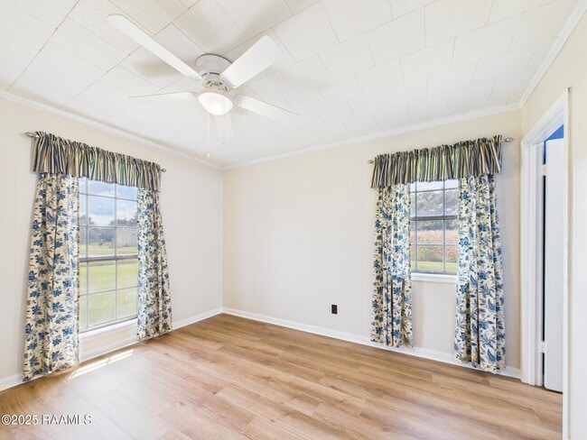 Building Photo - 905 Braquet Rd
