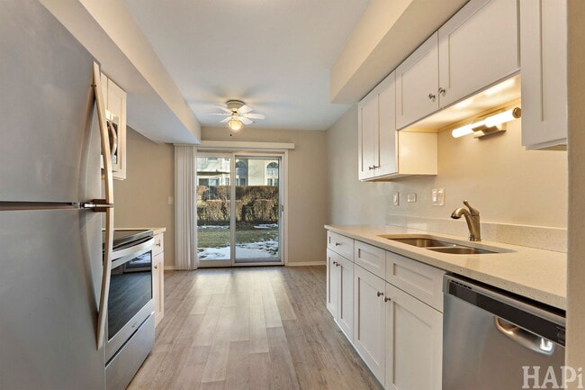 Building Photo - 642 Whalom Ln