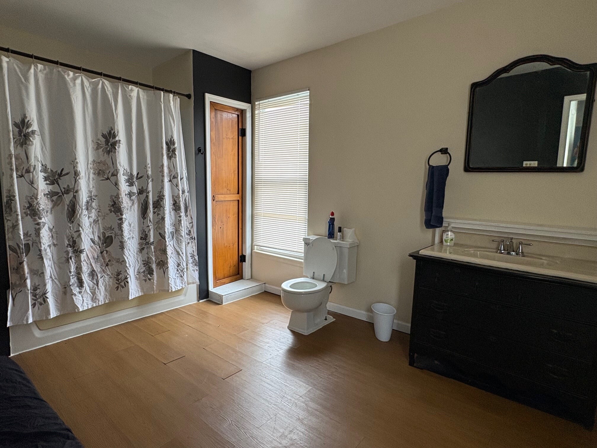 1 of 2 full bathrooms - 5234 Lincoln Hwy W