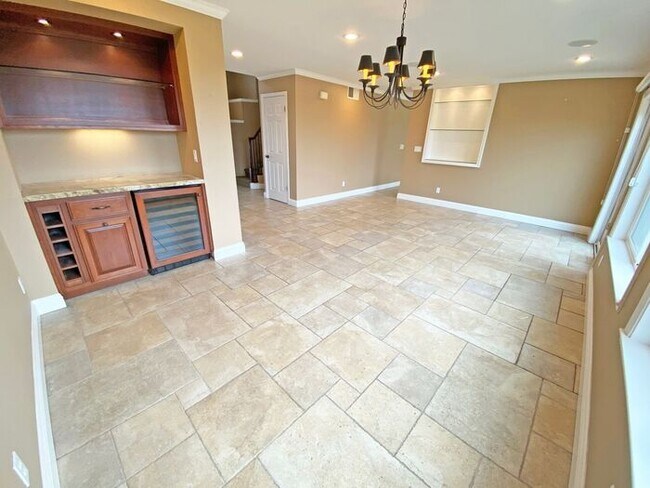 Building Photo - 6279 Skywalker Dr