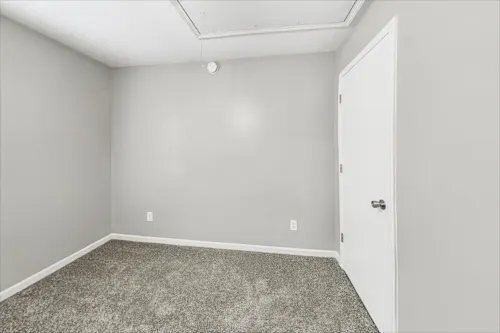 Building Photo - 413 Queens Dr SW