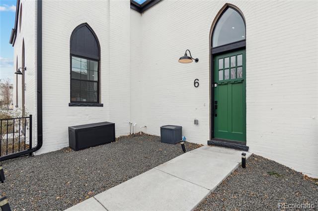 Building Photo - 475 Galapago St