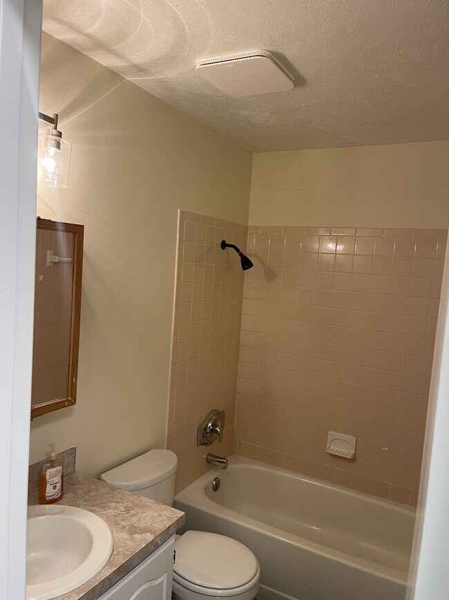 Building Photo - 406 Laredo Rd