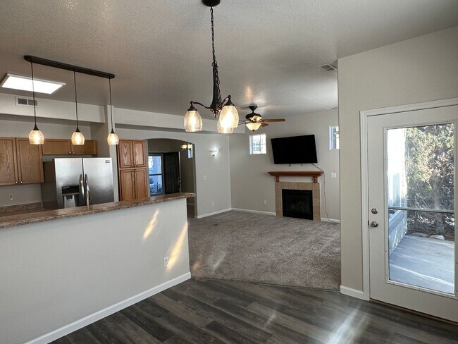 Building Photo - Spacious 3 bedroom townhome near Peterson ...