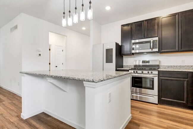Building Photo - 710 Alban Aly