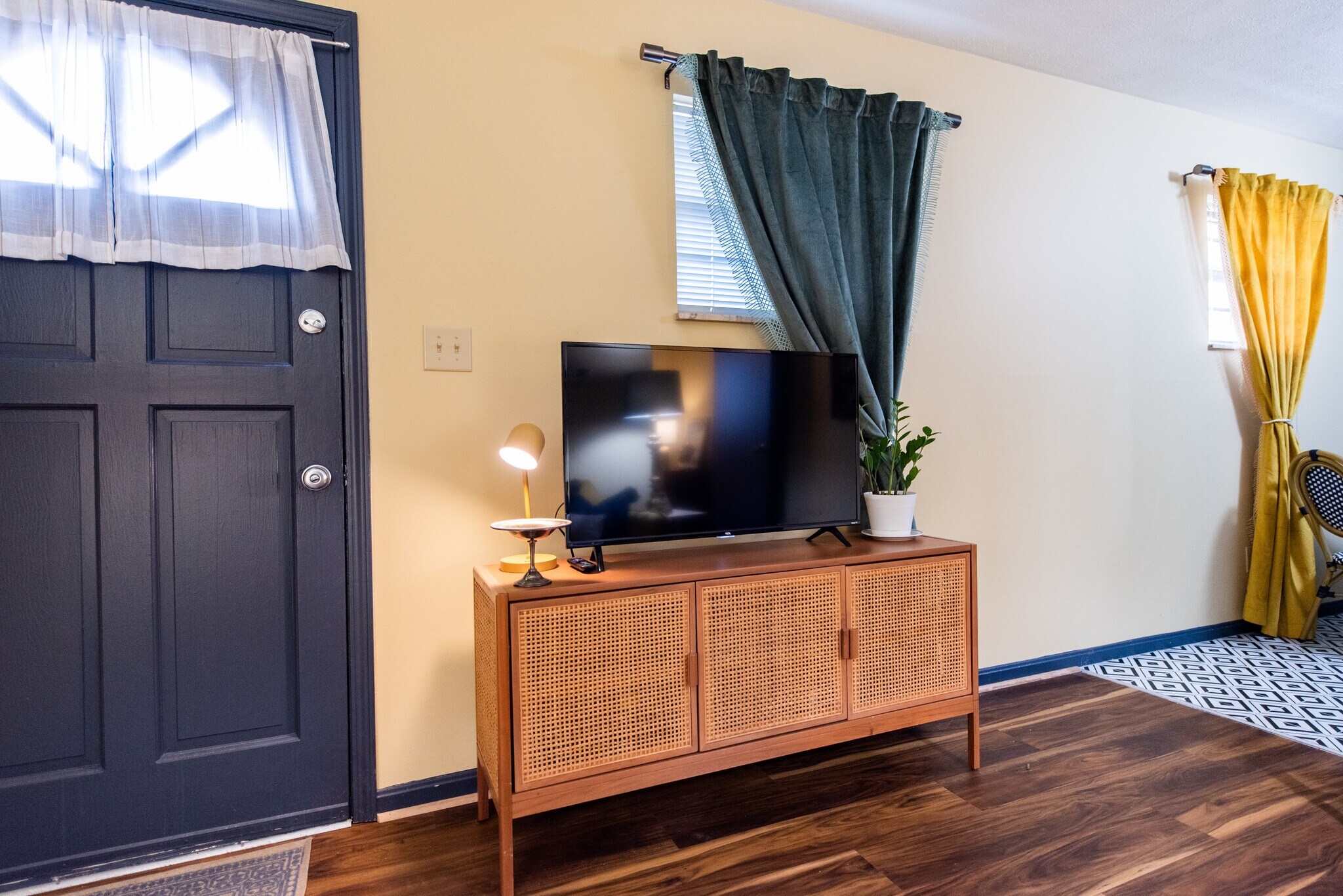 Building Photo - 1225 S 6th St