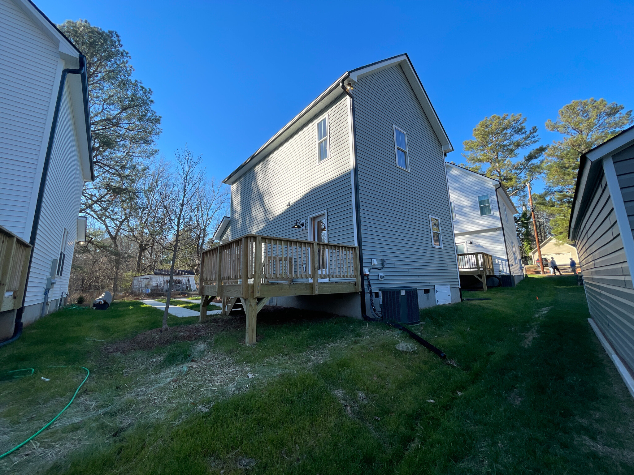 Building Photo - Room in House on Maplewood Dr