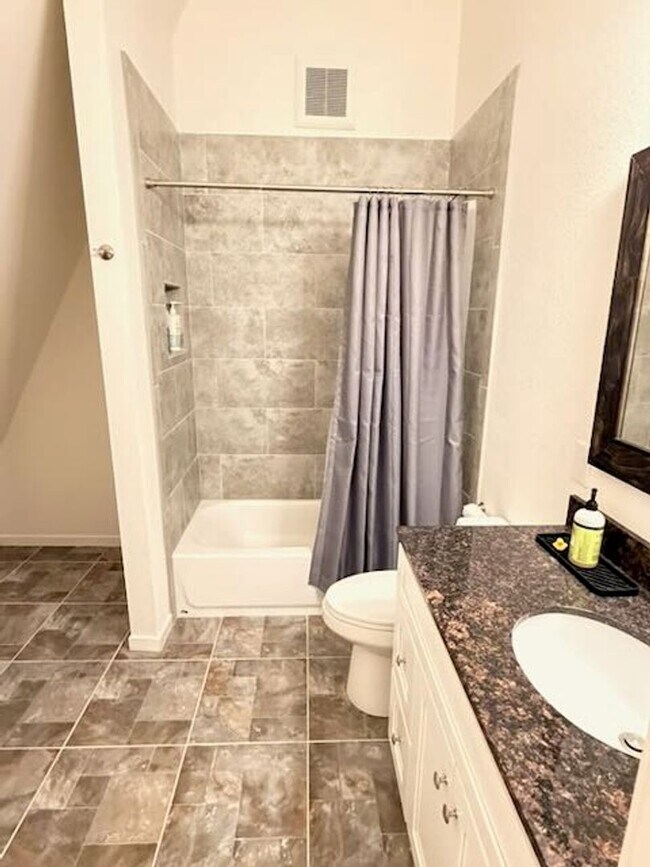 Building Photo - 330 Ski Way
