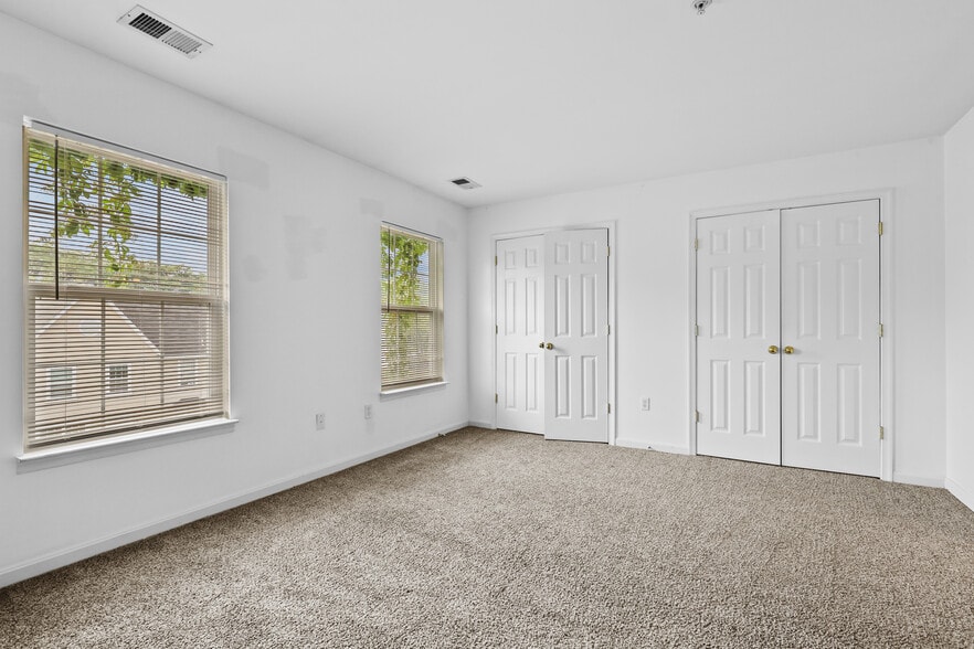 Building Photo - 445 Kenneth Square