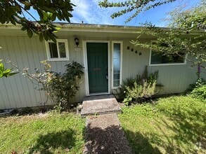 Building Photo - COMING SOON! - 3 Bed 1 Bath Home