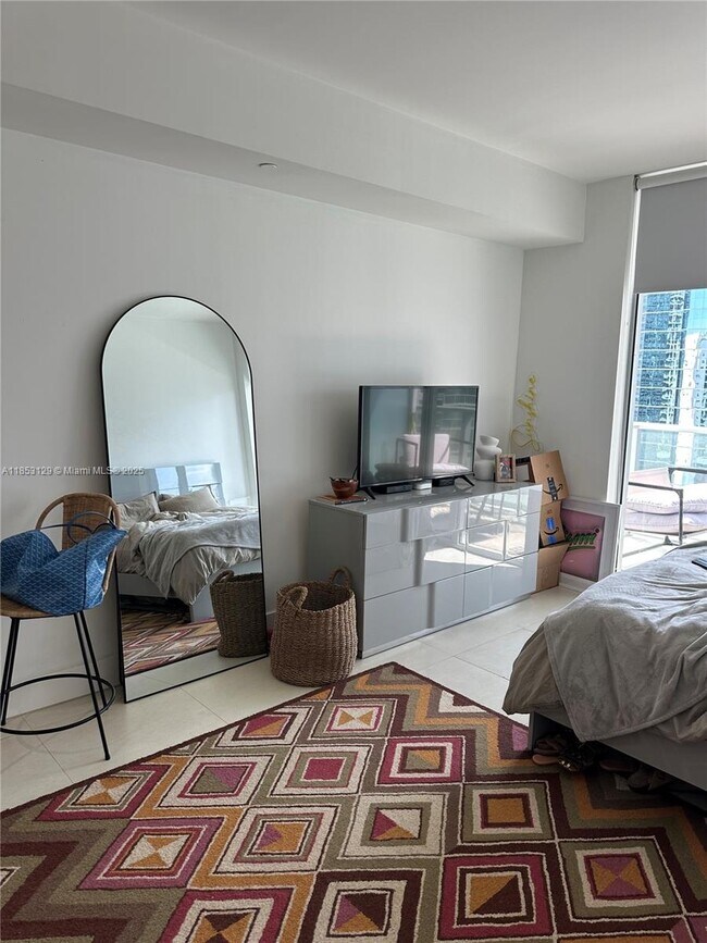 Building Photo - 1300 Brickell Bay Dr