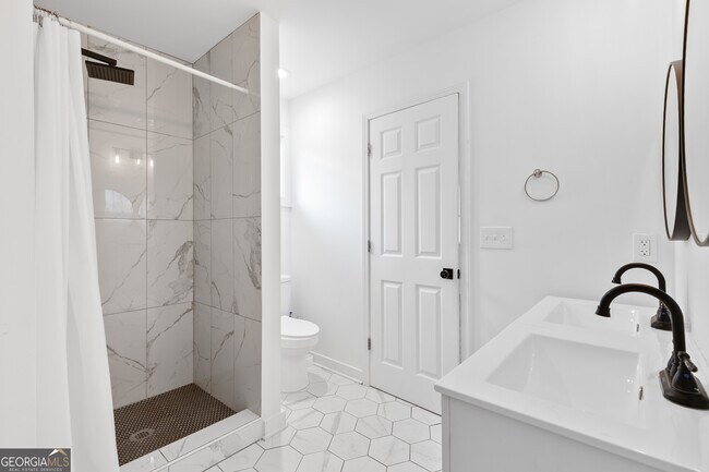 Building Photo - 1887 E Farris Ave