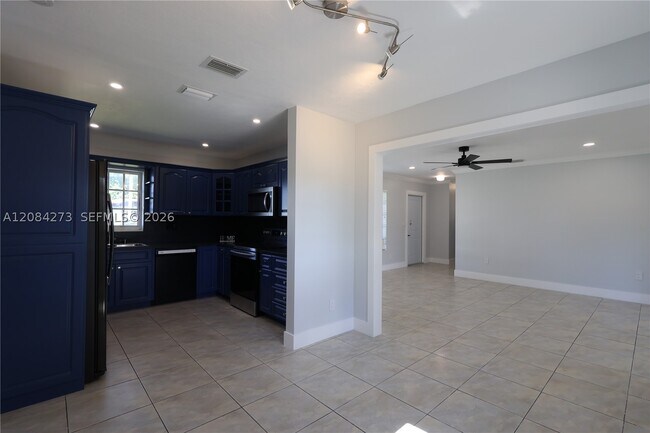 Building Photo - 3610 SW 106th Ave