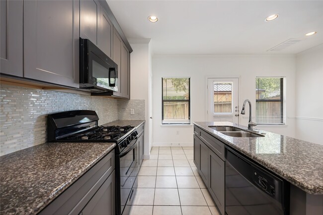 Building Photo - 8710 Knox St