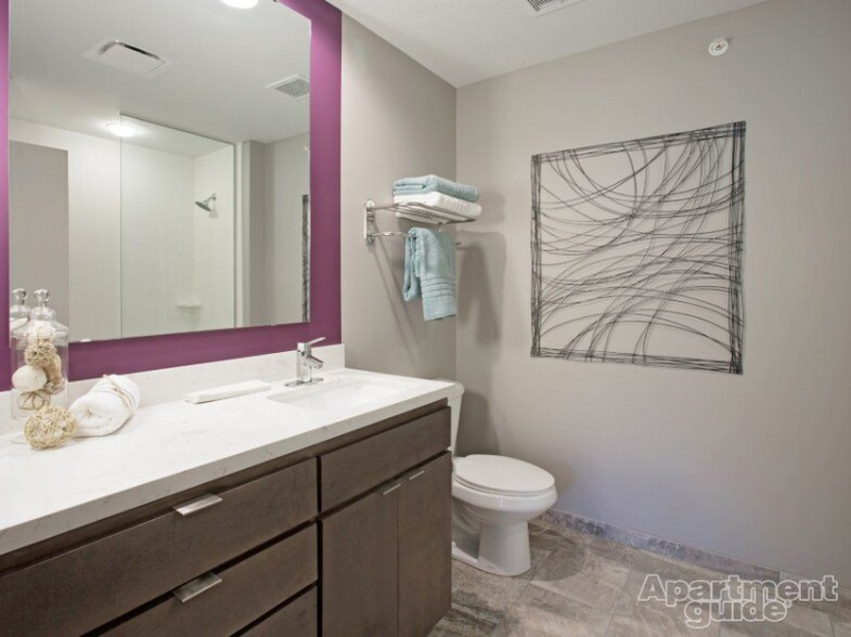 Building Photo - 1243 E Cherry St