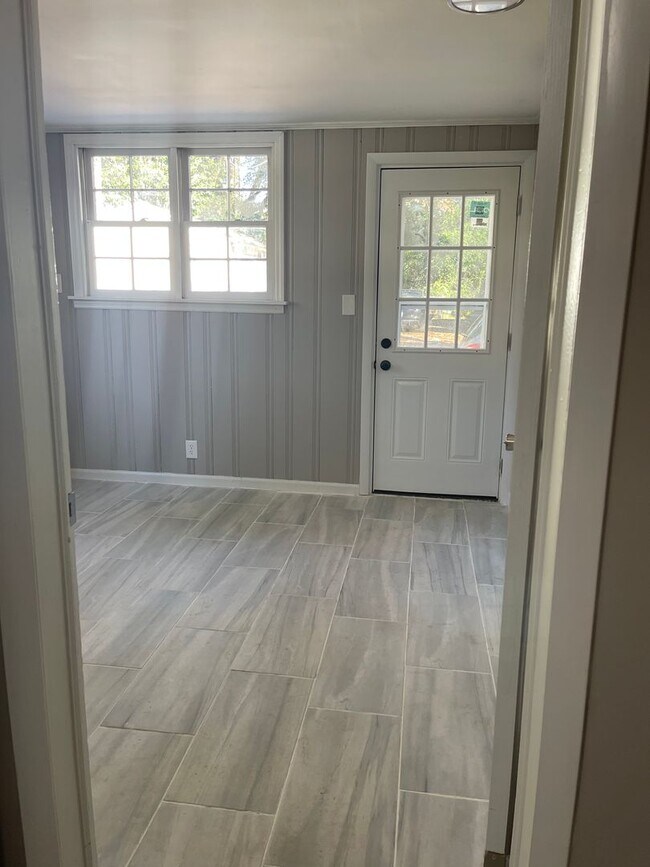 Building Photo - Beautifully renovated Normaltown 3/2 Home with fenced in front yard! Water, trash, and lawncare i...