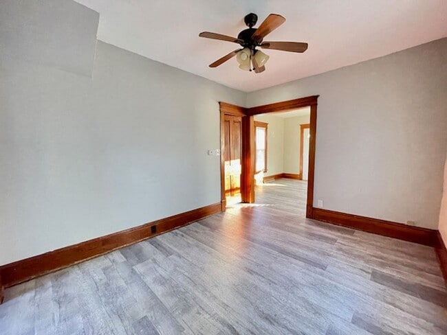 Building Photo - Charming 2 Bedroom Home Available!