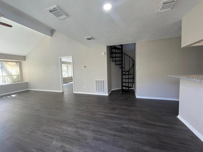 Building Photo - 13535 Gaby Virbo Dr