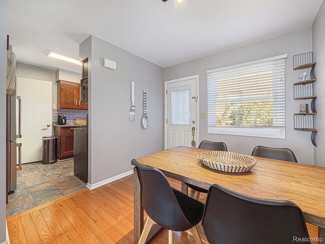 Building Photo - 421 S 7th St