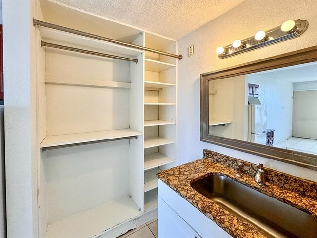Building Photo - 7900 S Orange Blossom Trail