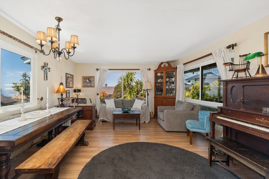 Building Photo - 3068 Zell Dr