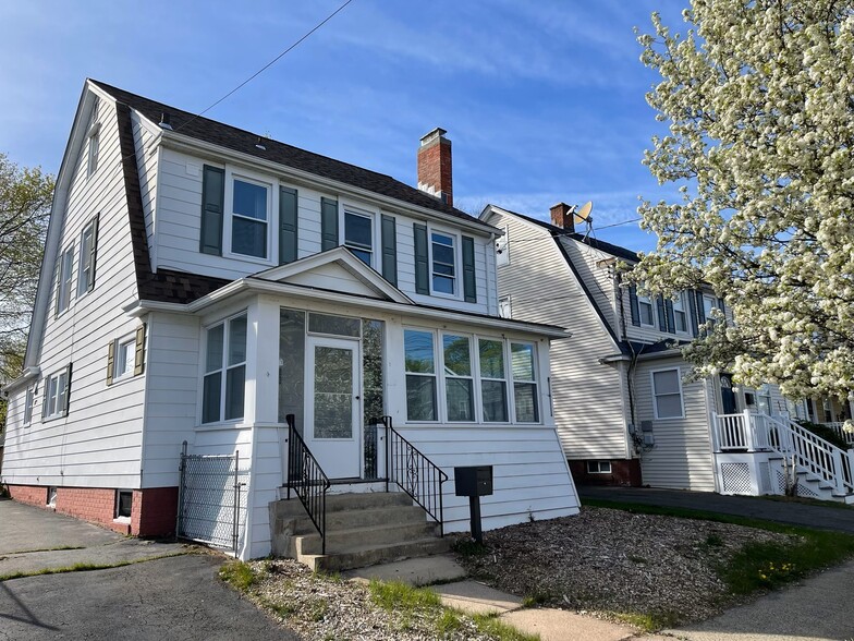 Primary Photo - 34 Alenier St