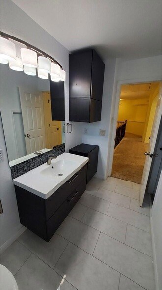 Building Photo - 9421 Lisi Anne Dr