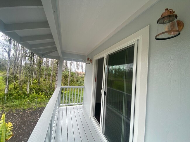 Building Photo - 3BR/2BA Two-Story Home in Ainaloa – Pet Friendly!