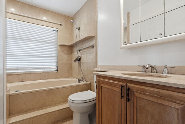 Building Photo - 218 SE 3rd Terrace